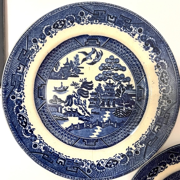 Vintage Porcelain Blue and White Willow dinner plates 9” made in England… - Picture 7 of 9